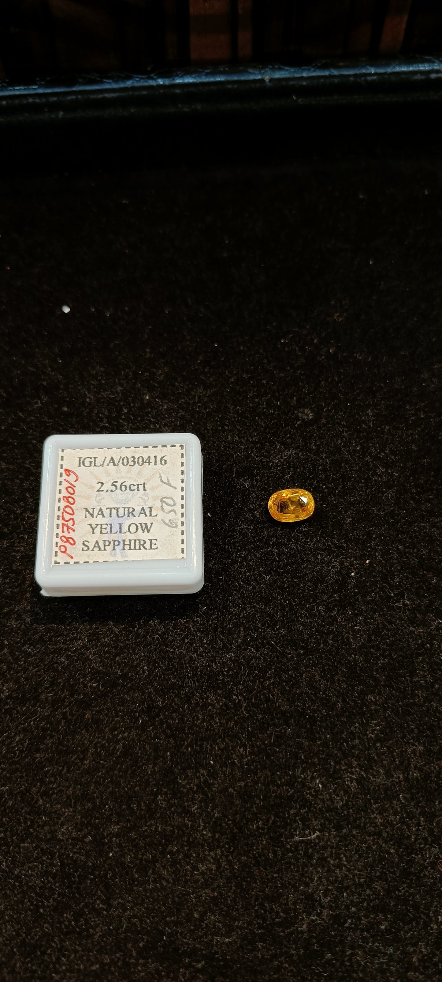 Yellow Sapphire - 2.56 Carats