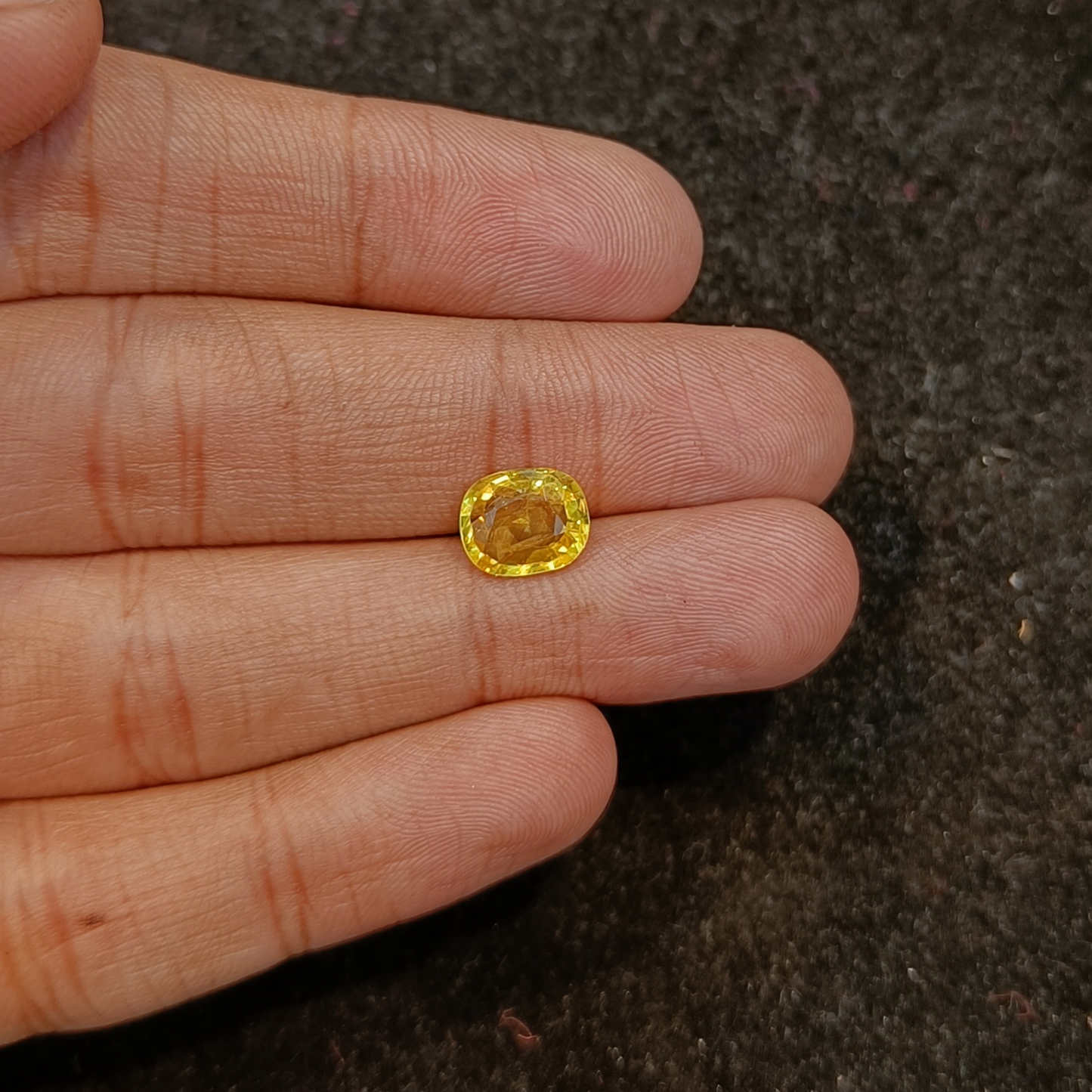 Yellow Sapphire - 2.58 Carats